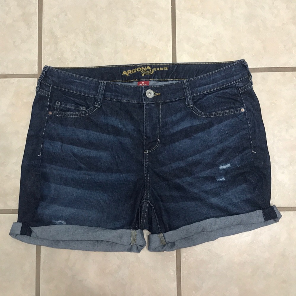 ✨(NWOT) Slightly distressed shorts✨